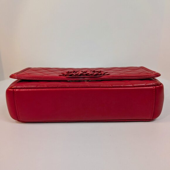 Chanel Rare Classic All-Red Flap Bag in Quilted Lambskin with Filigree CC - Picture 6 of 16